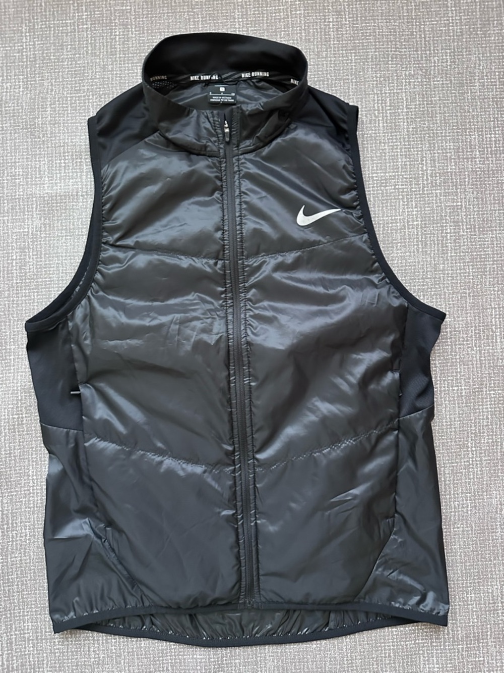 Nike Running Men’s Small Black Lightweight Insulated Full Zip Vest